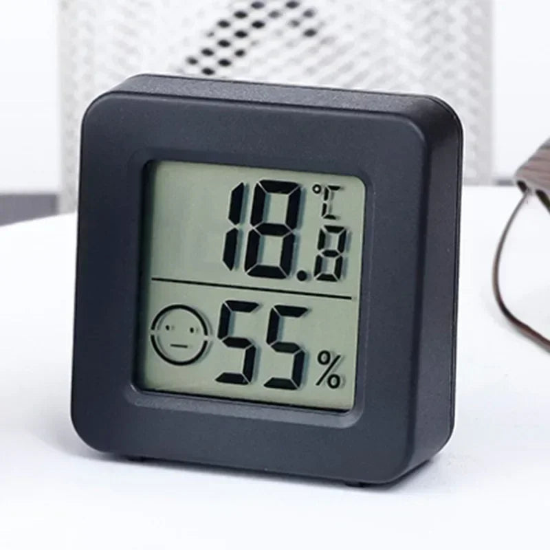 Mini Electronic Temperature and Humidity Meter Car Thermometer with Smiling Face Display Refrigerator Thermometer Qme 1PCS-Black