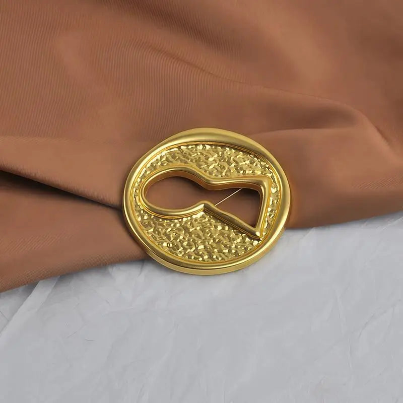 Pleated Brooch Alloy Keyhole Shape Glaze Luxury Badge Pin Trendy Banquet Clothes Metal Pin Qme A2