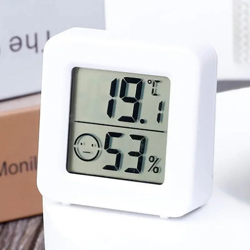 Mini Electronic Temperature and Humidity Meter Car Thermometer with Smiling Face Display Refrigerator Thermometer Qme 1PCS-White