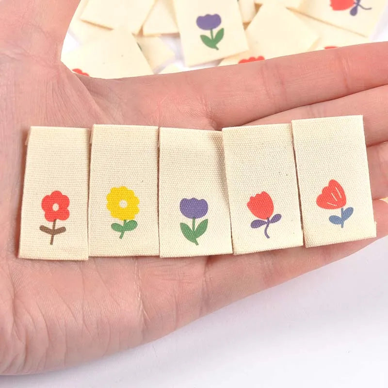 50pcs Colorful flower Printed Labels For Garment Sewing Accessories DIY Handmade Hats Bags Crafts Supplies Clothing Tags c3616 Qme