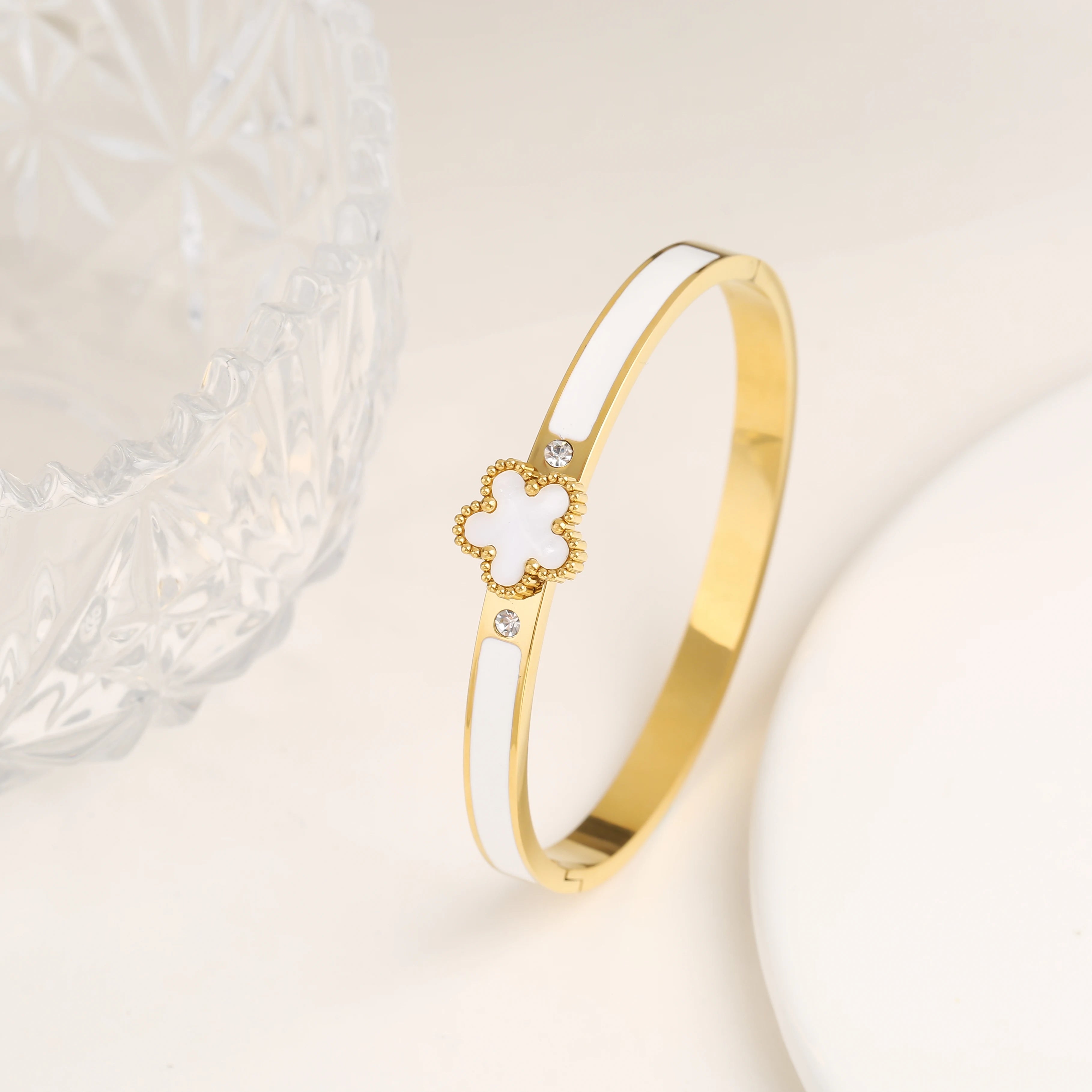2pcs Gold Color Stainless Steel Five-Leaf Flower Bangle Simple For Woman Party Wedding Exquisite Wrist Jewelry Fine Clover Gift Qme 7