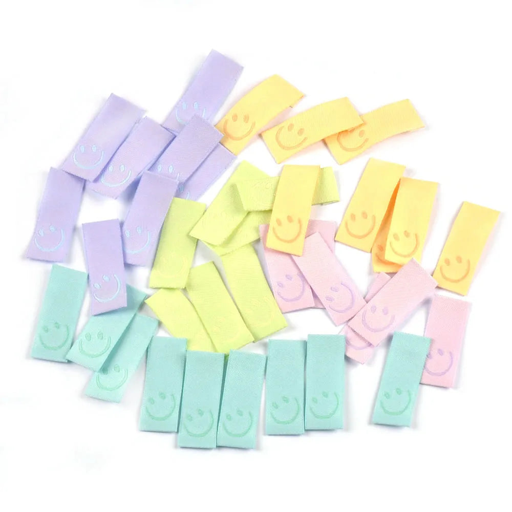 50Pcs New Candy Color Embroidery Smile Labels For Sewing Accessories Clothes Washable Care Garment Bags Tags DIY Supplies c3513 Qme Random mixed