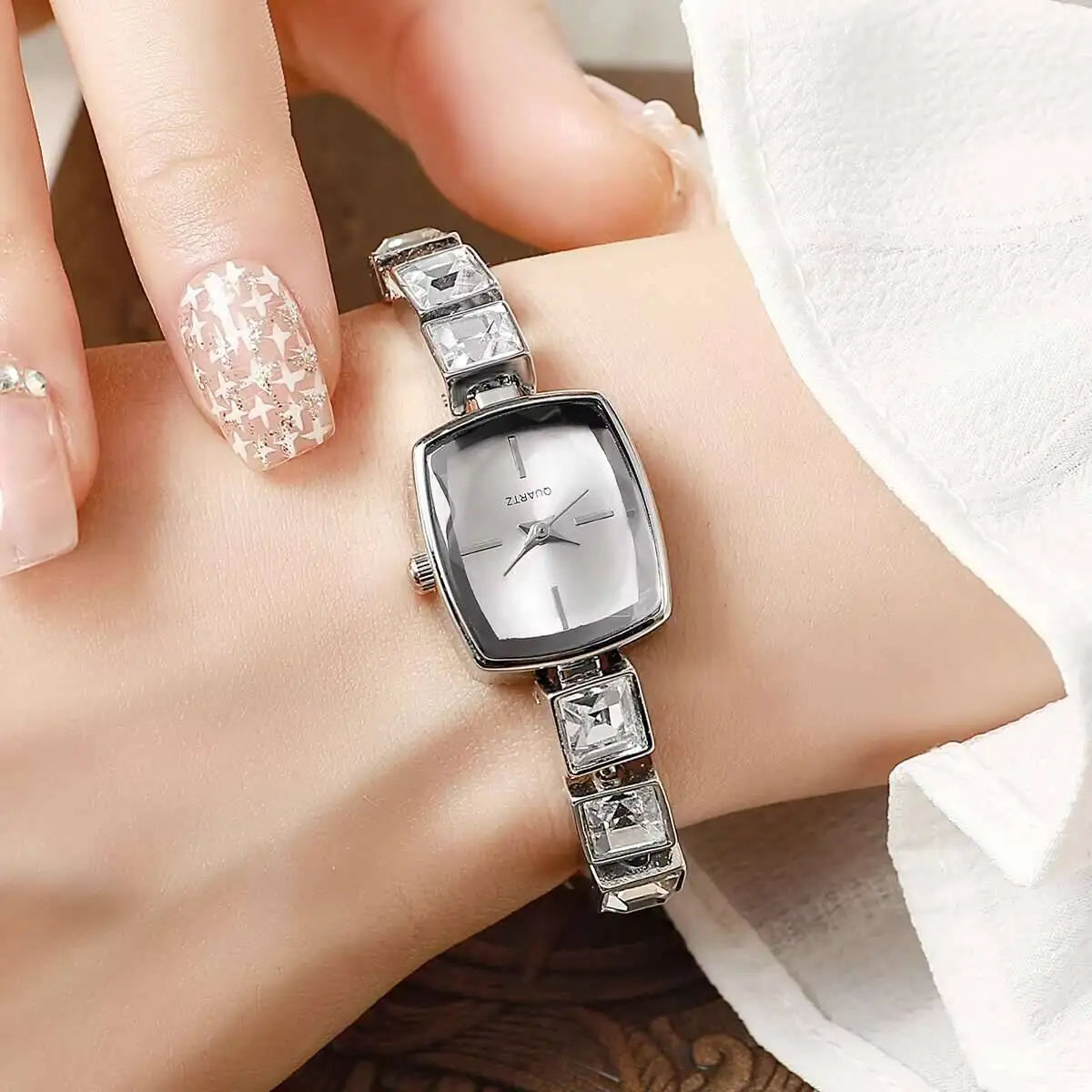 Moda praça feminina relógio de quartzo luxo strass pulseira relógio de pulso para senhoras reloj mujer Qme silver