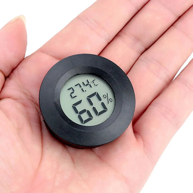 70 C Mini LCD Digital Thermometer Hygrometer Round Temperature Qme
