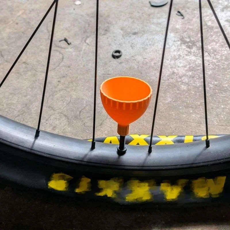 Tubeless Bike Tire Sealant Funnel, Easy Pour Bicycle Wheel Repair Inject Funnel MTB Road Bike Tyre Maintenance Tool Qme