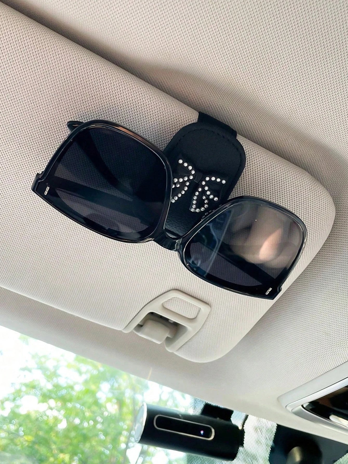 Car Sun Visor Glasses Clip Bow Tie Rhinestones Cute Pink Interior Qme black