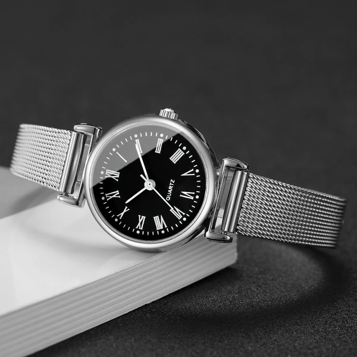 Silver mesh with Roman dial couple watch black and white dial heart thin bracelet set, four pieces, not including gift box Qme