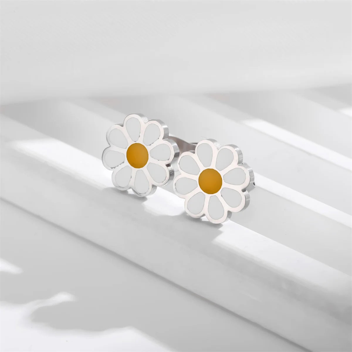 Fashion Vintage Daisy Flower Rings For Women Style Adjustable Opening Finger Ring Bride Wedding Engagement Statement Jewelry Qme resizable 1