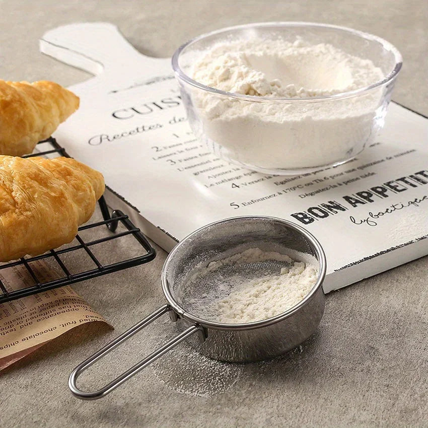 Bake Deliciously with this Stainless Steel Hand-Held Sifter - Perfect for Powdered Sugar Cocoa Powder Matcha Powder and Flour! Qme