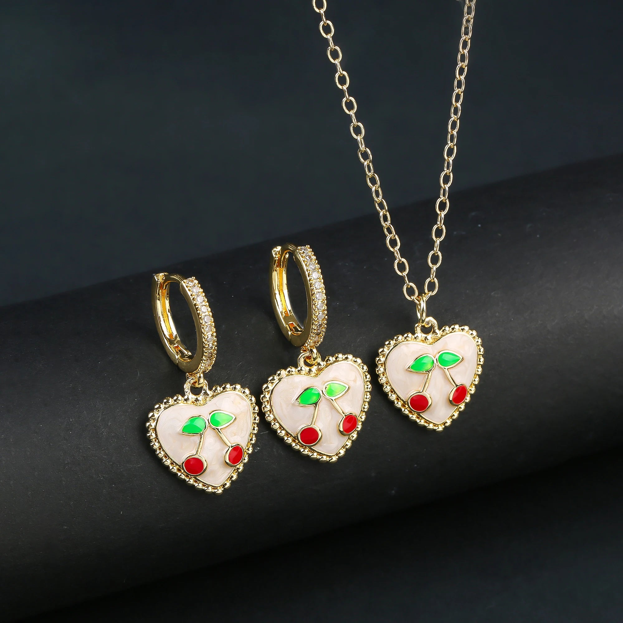 2pcs Hot Sale Fruit Cherry Strawberry Crystal Earrings Necklace Jewelry Set Lucky for Woman Shiny Zircon Party Gift Accessories Qme Jewelry Set 12