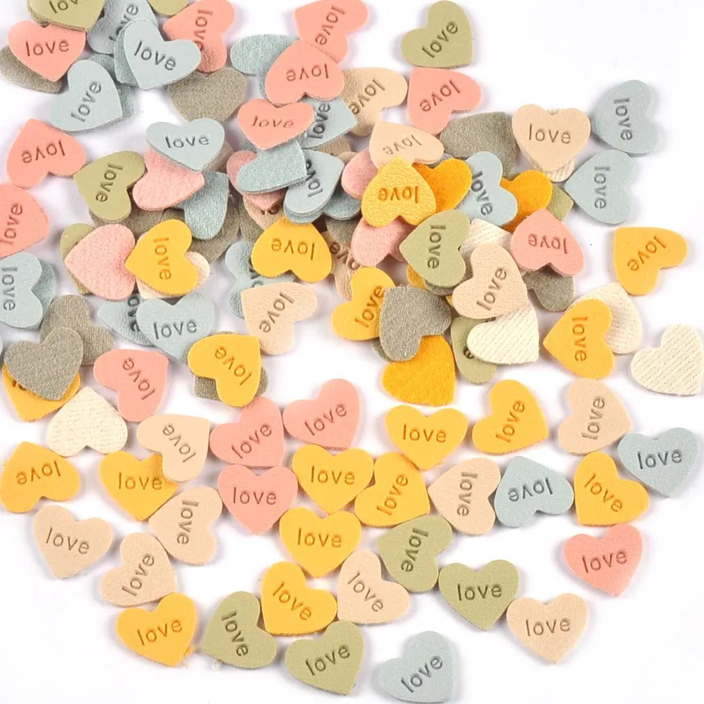 50pcs 14.5x13mm Mluticolor Heart Shaped Embossed Labels For Clothes Sewing Accessories DIY Crafts Kid Bag Garment Washable Tags Qme
