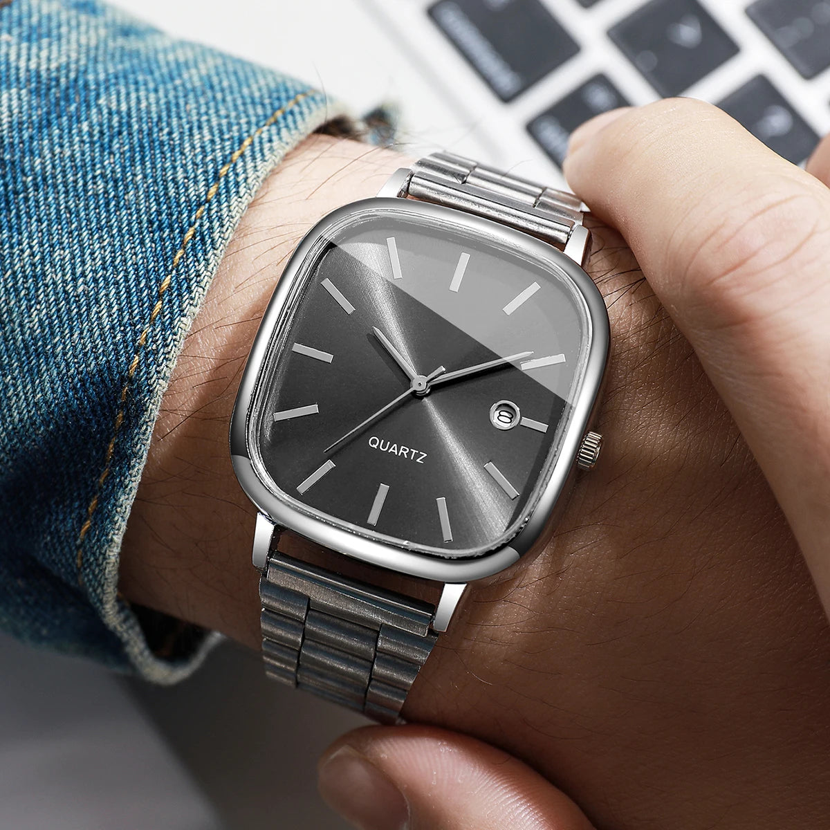 Steel strap watch, retro silver square watch, calendar, high-end feel, men's and women's commuting watch Qme
