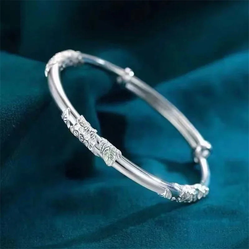 Embossed Flower Silver Plated Bracelet with Adjustable Floral Bangle for Fashionable Women's High-end Jewelry Accessories Qme