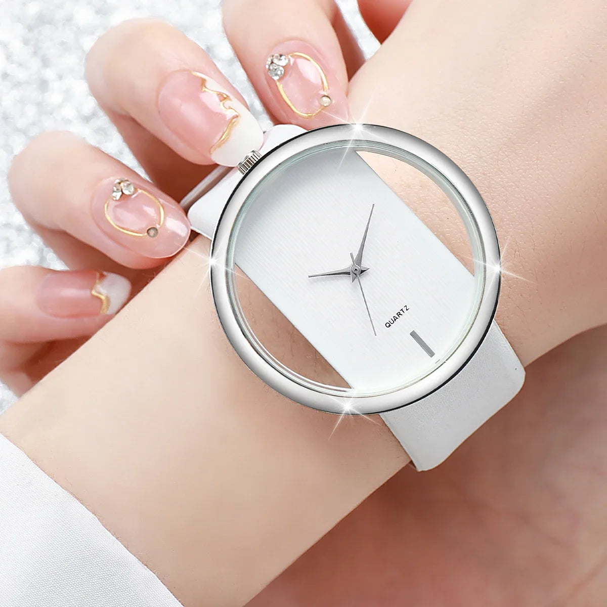 2026 Simple and Transparent Creative Cutout Fashionable and Dignified Leather Belt Couple Quartz Watch Qme