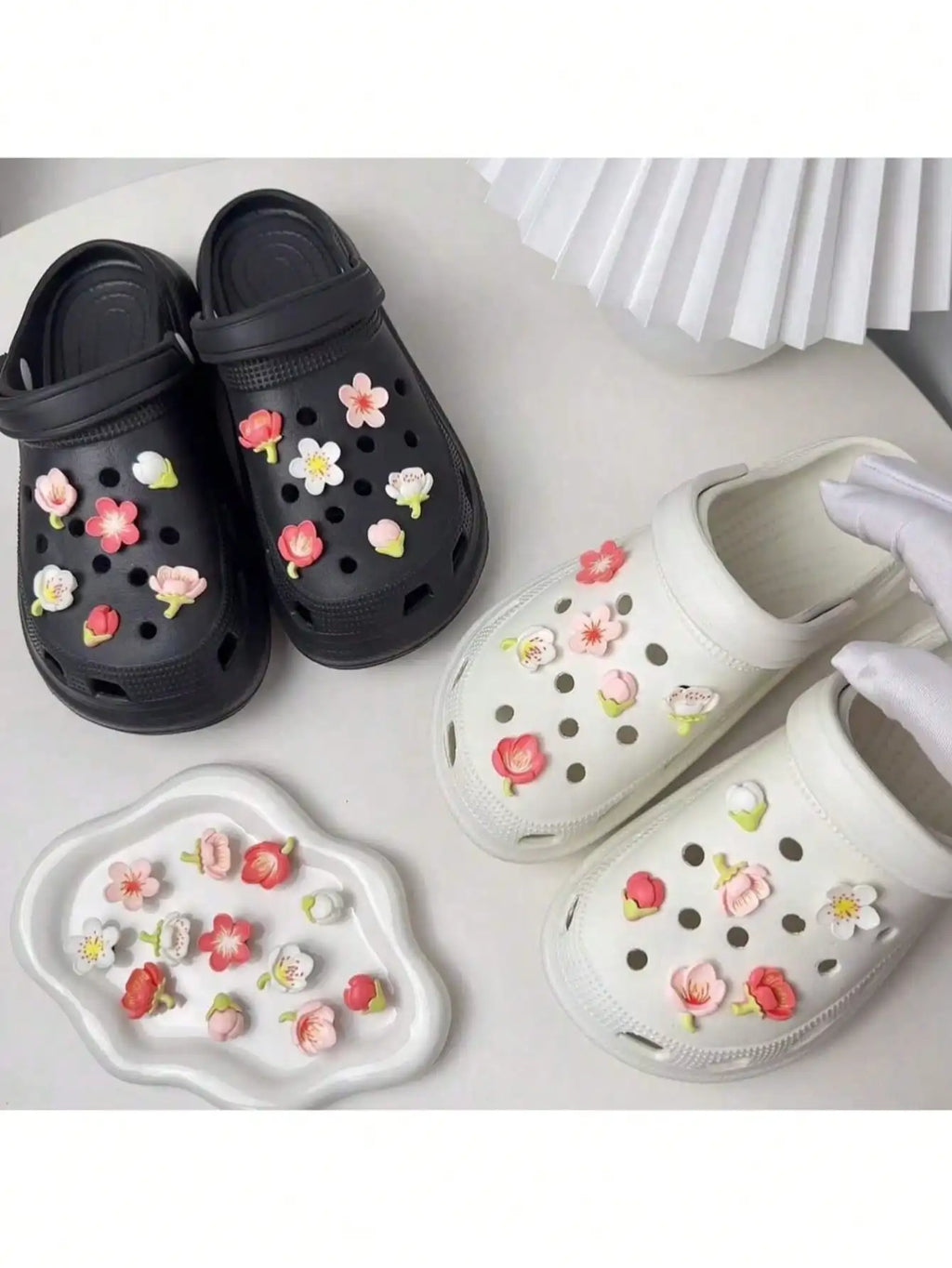 Fashion Pink Flower Cartoon Shoe Decoration Charms Detachable Plastic Qme