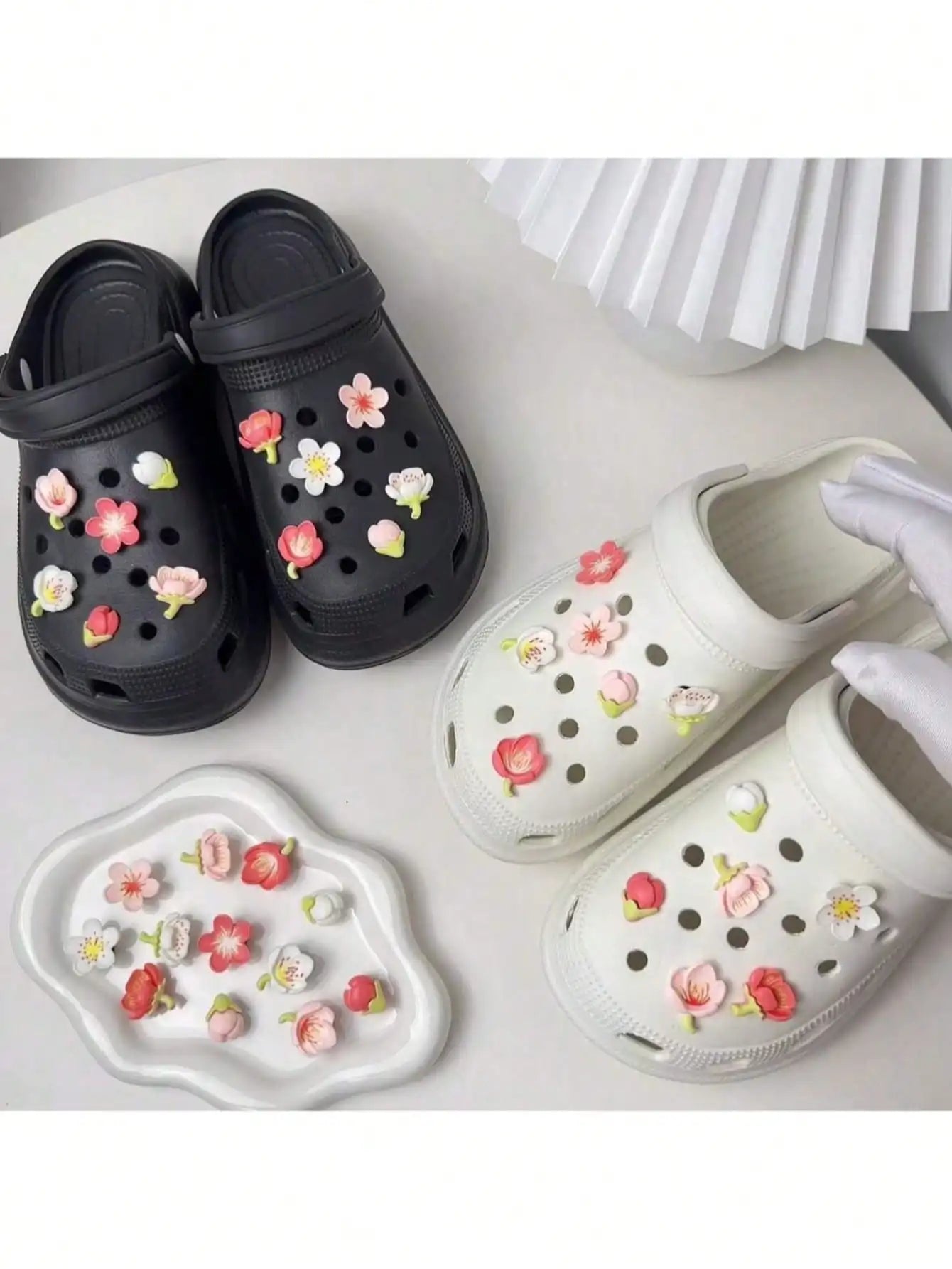 Fashion Pink Flower Cartoon Shoe Decoration Charms Detachable Plastic Qme