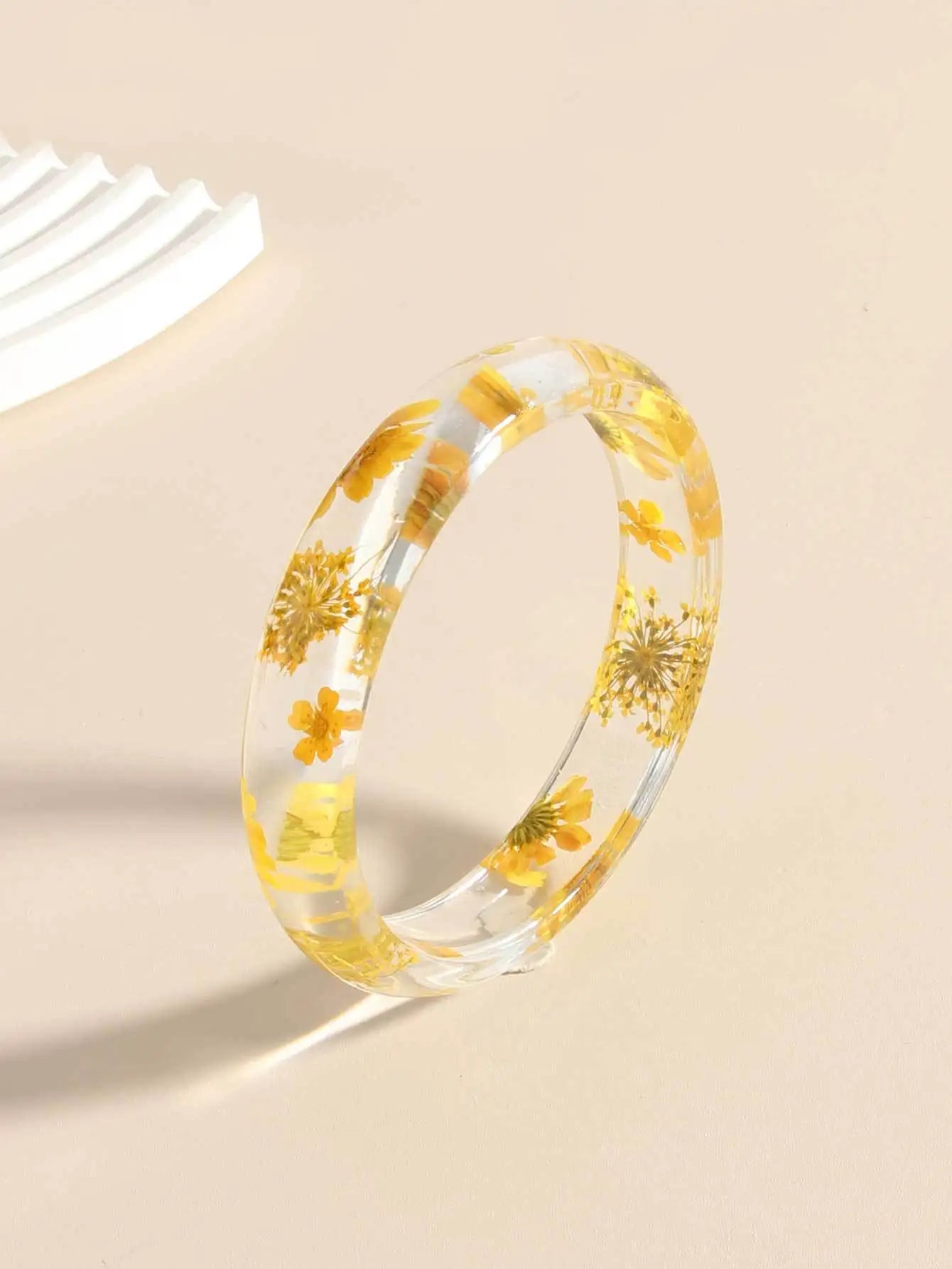 Cool Vintage Flower Leaf Transparent Acrylic Wide Bangle Bracelet Women Boho Coloful Dried Daisy Resin Bracelets INS Jewelry Qme A 65mm