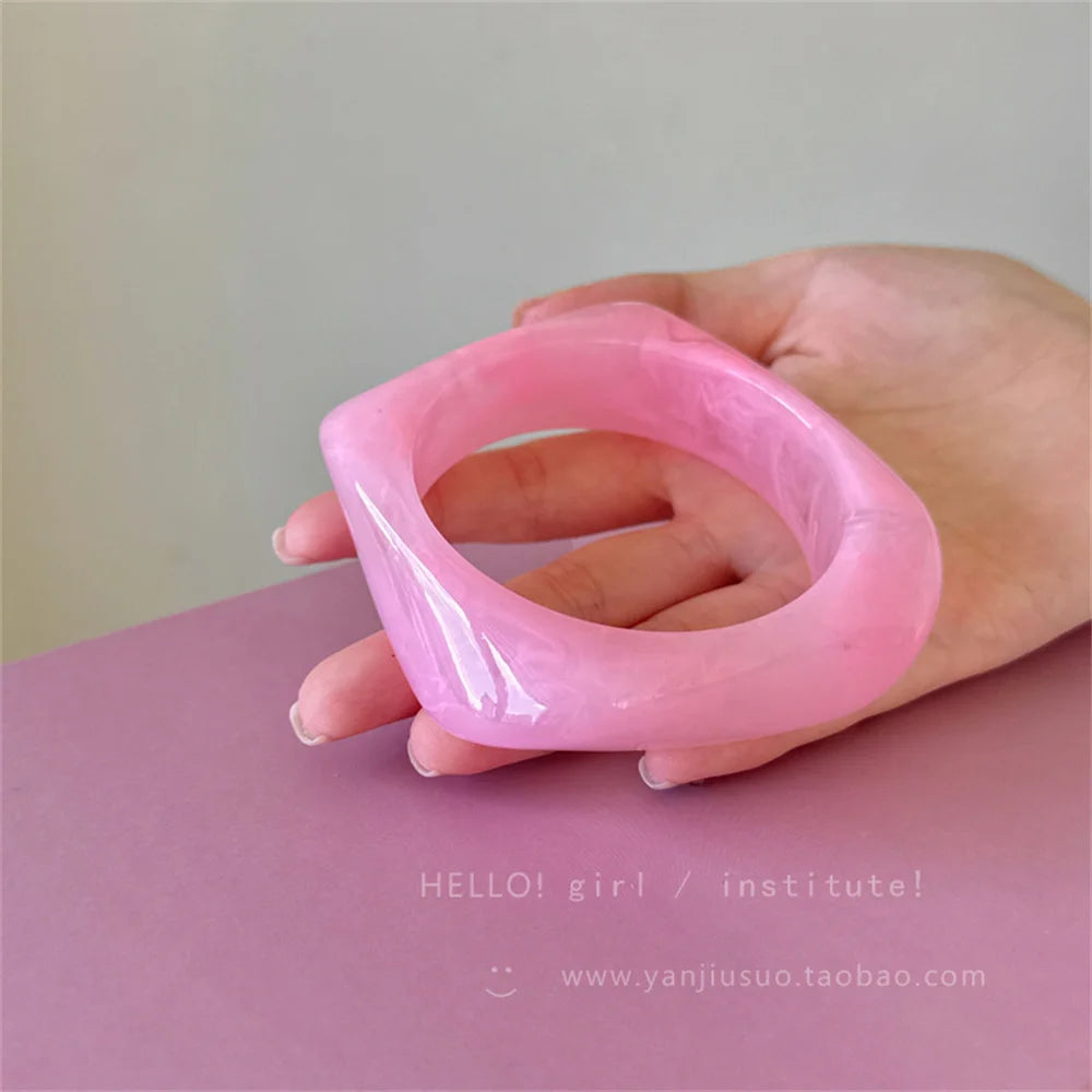 Fashion Colorful Irregular Resin Bangle Bracelet for Women Simple Retro Wide Edged Geometric Bracelet Casual Accessory Bangle Qme fen fang