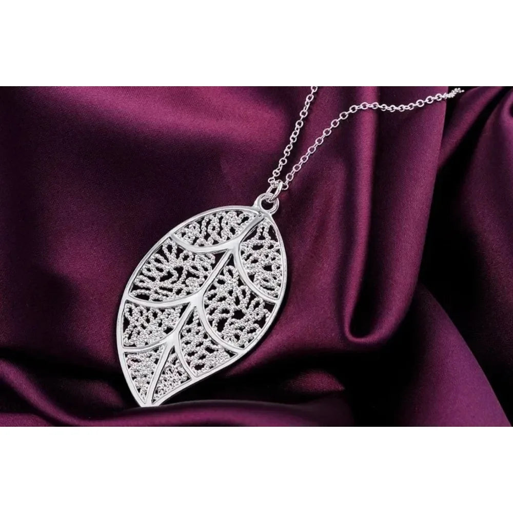 Fine Pretty 925 Sterling Silver Leaf Pattern Pendant Necklace for Women Holiday Gifts High Quality Fashion Party Wedding Jewelry Qme