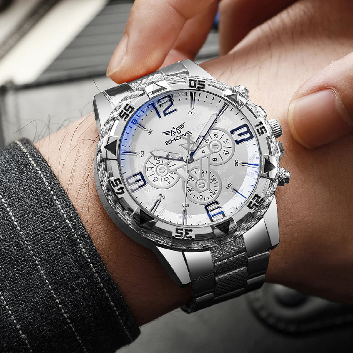 Men's Watch Blue Light Glass Quartz Watch Fashion Classic Watch Fake Three Eye Digital Alloy Watch Qme