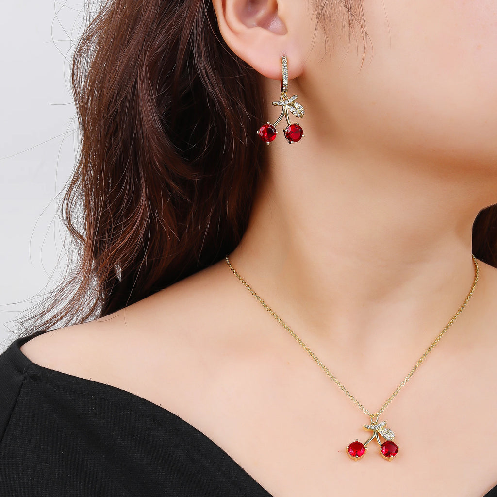 2pcs Hot Sale Fruit Cherry Strawberry Crystal Earrings Necklace Jewelry Set Lucky for Woman Shiny Zircon Party Gift Accessories Qme