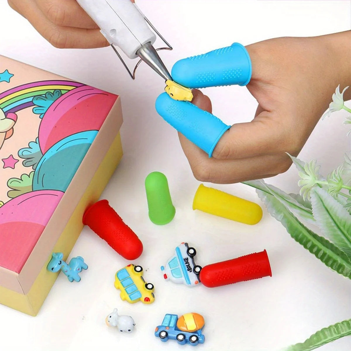 Silicone Hot Glue Gun Finger Caps,Finger Guard Protectors or Hot Glue Wax Rosin Resin Honey Adhesives Scrapbooking Sewing 3Sizes Qme