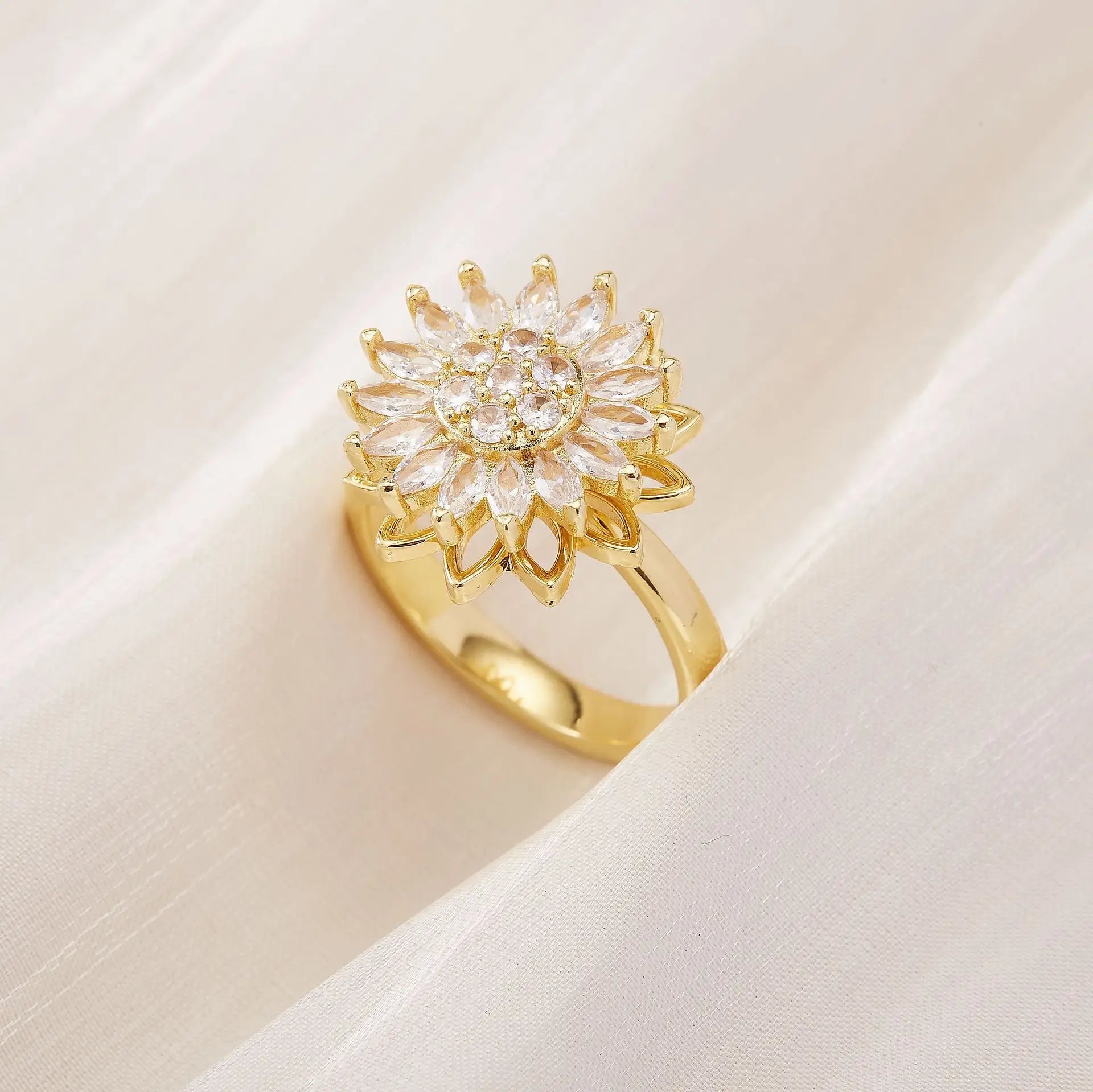 Fidget Spinner Ring Anxiety for Women Multiple Crystal Flower Eye Butterfly Animal Ring Rotate Anti Stress Wedding Jewerly Qme 13 resizable