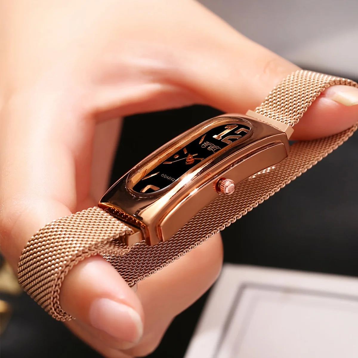 Ladies' elegant stainless steel mesh strap rectangular dial quartz watch magnetic clasp Qme