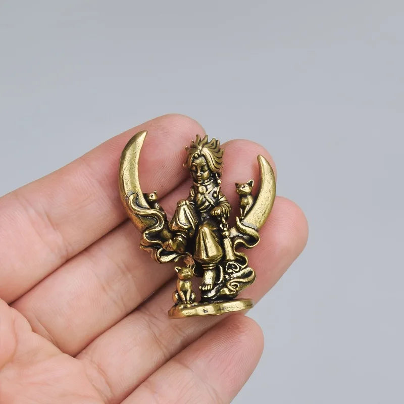 Vintage Brass Moon Witch，Mini Statue Antique Metal Desktop Ornament Gothic Witchcraft Table Decor Halloween Mystical Amulet Gift Qme