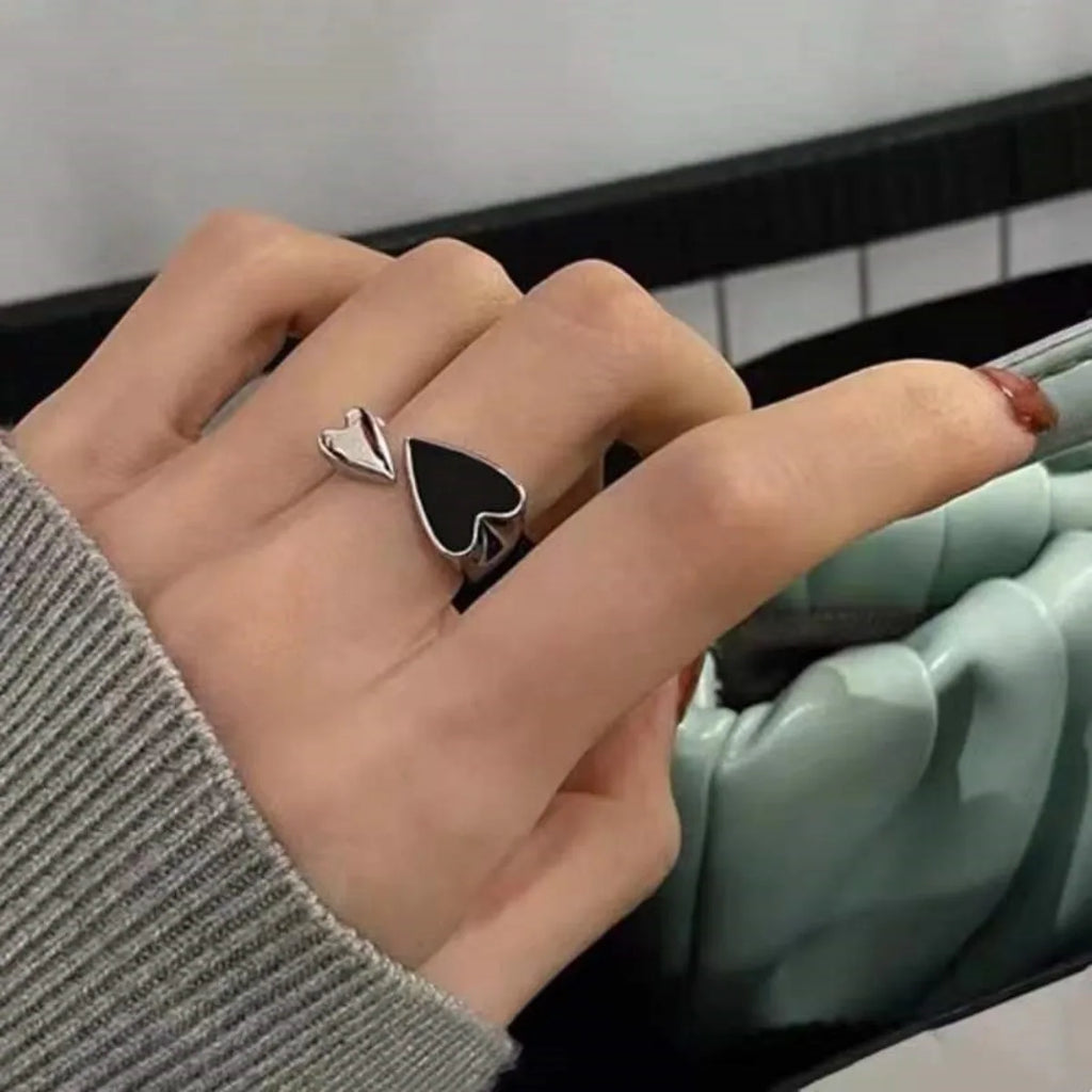 New Trendy Two-color Black Heart Rings for Women Minimalist Aesthetic Drop of Oil Open Rings Female Metal Punk Party Jewelry Qme
