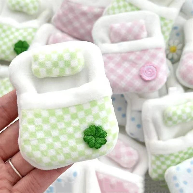 Cute Plush Four-leaf Clover Doll Bed 8 6 Soft Sleeping Bag Mini Room Qme 7CM green