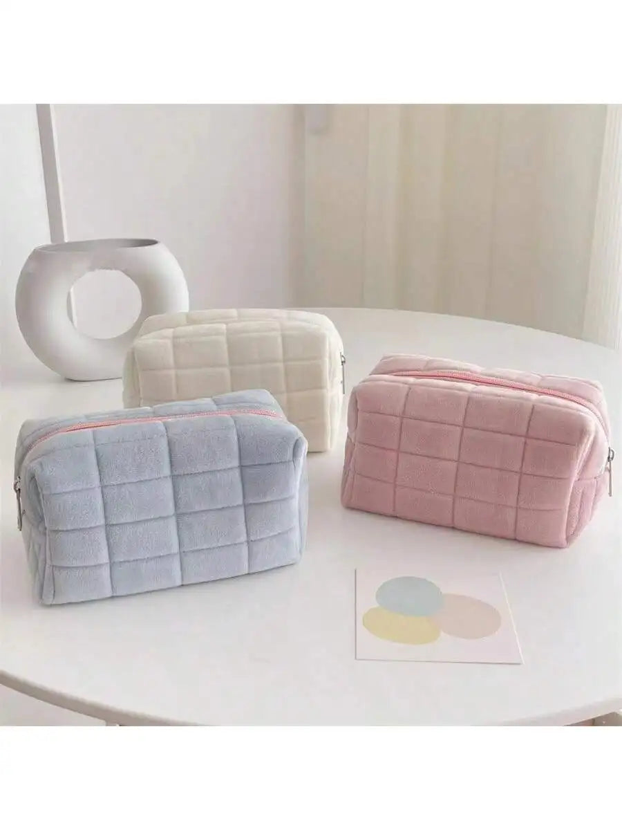 Checkered Pattern Makeup Bag Solid Plush Zipper Toiletries Storage Qme