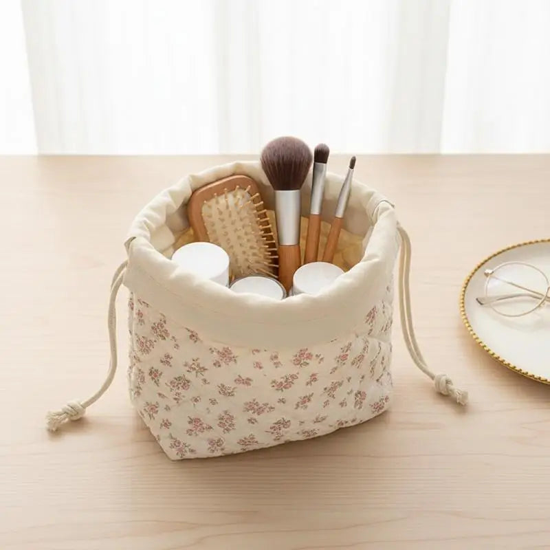 Cute Drawstring Cosmetic Pouch with Pink Bow Pattern – Durable Quilted Design for Women Qme