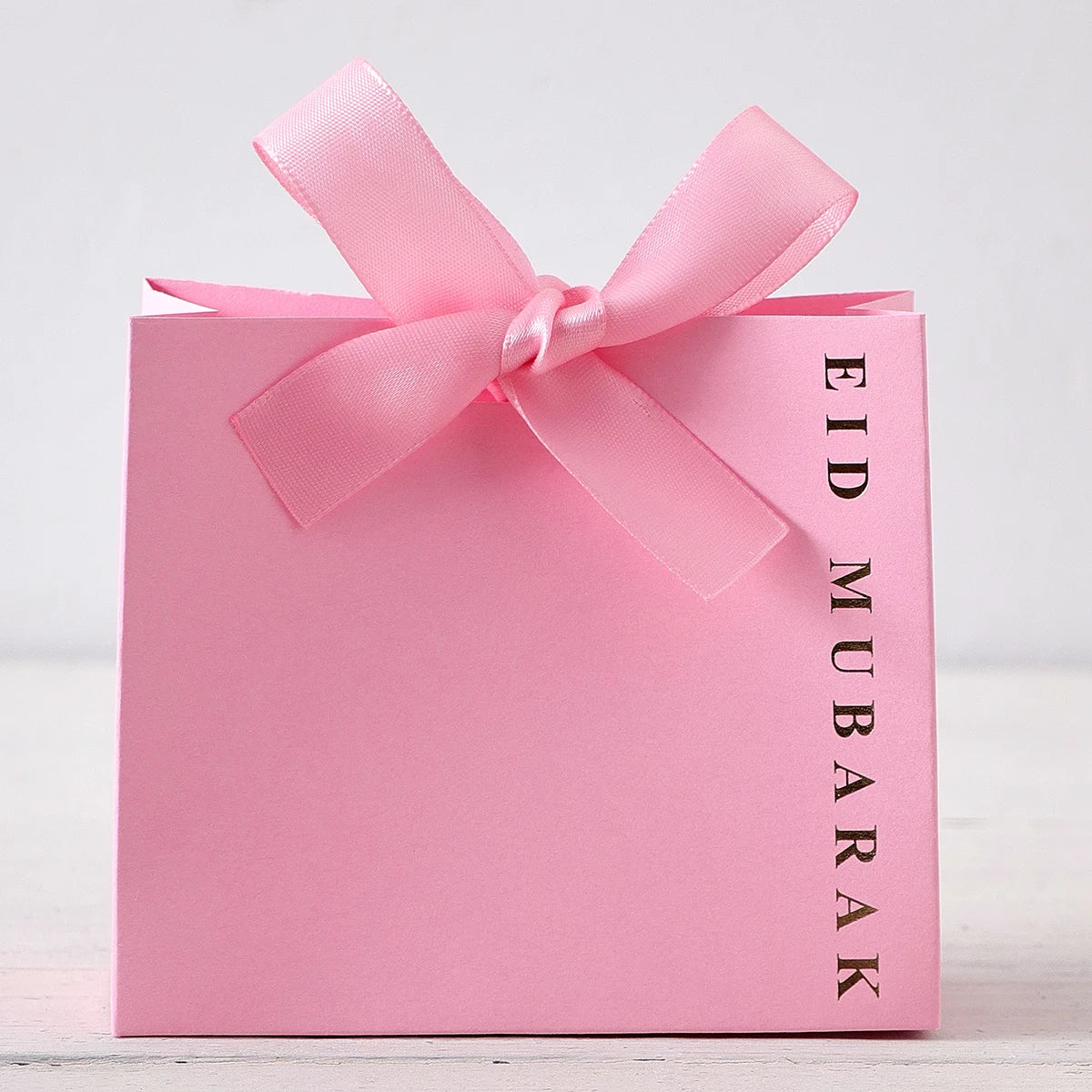 This 5-Piece Eid Gift Box Is Decorated with Ribbon Bows and Exquisite Paper Packaging, Perfect for Holiday Parties, and Can Hold Candies, Cookies, Jewelry, and More Multiple Styles Available (Black, Pink, White, Green, Red). Qme Yb-Pink-5Pcs 11.5X10X4.5Cm