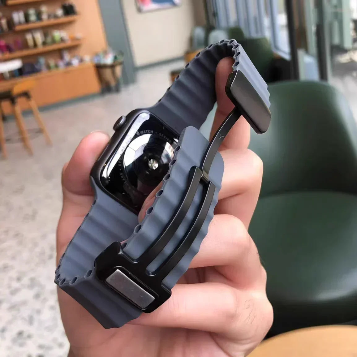 Simple Folding Buckle Magnetic Strap For iwatch 9 8 7 SE 6 5 4 3 Solid Color Sport Soft Silicone Band For Apple Watch 49mm 41mm Qme