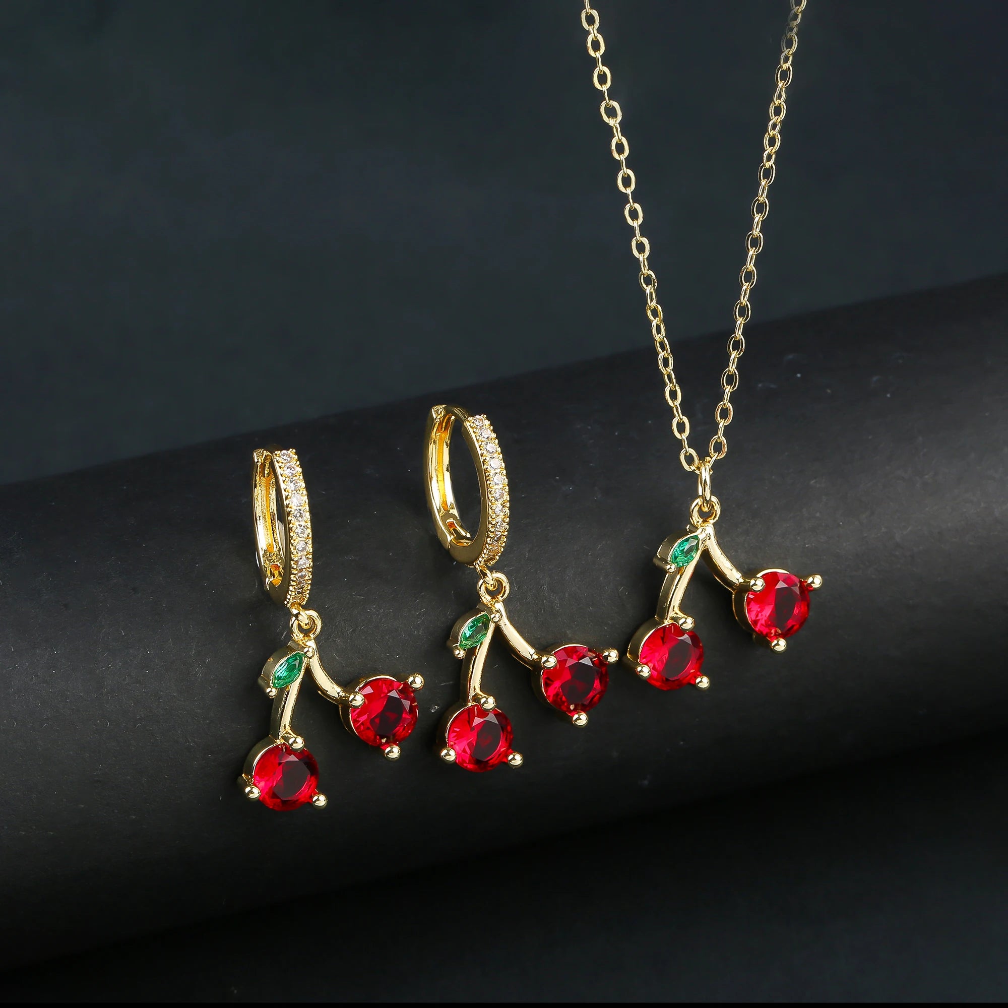 2pcs Hot Sale Fruit Cherry Strawberry Crystal Earrings Necklace Jewelry Set Lucky for Woman Shiny Zircon Party Gift Accessories Qme Jewelry Set 8