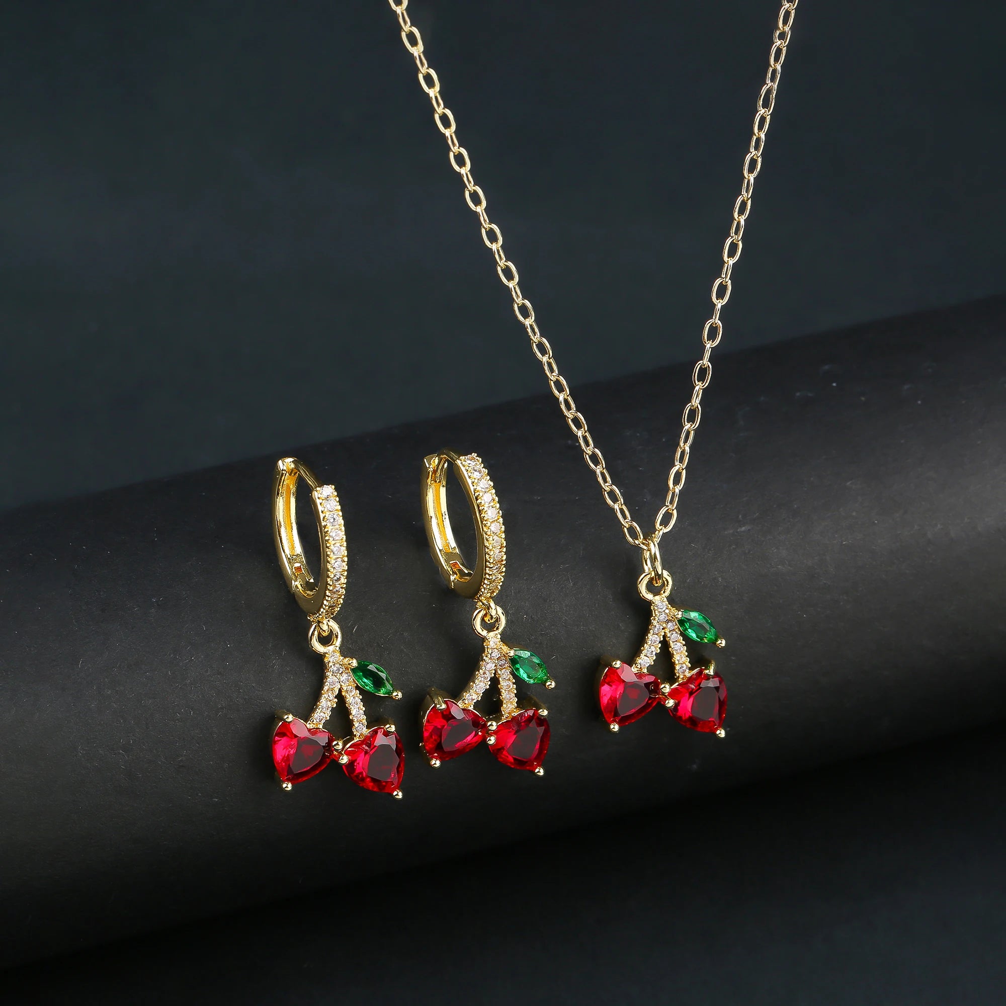 2pcs Hot Sale Fruit Cherry Strawberry Crystal Earrings Necklace Jewelry Set Lucky for Woman Shiny Zircon Party Gift Accessories Qme Jewelry Set 9