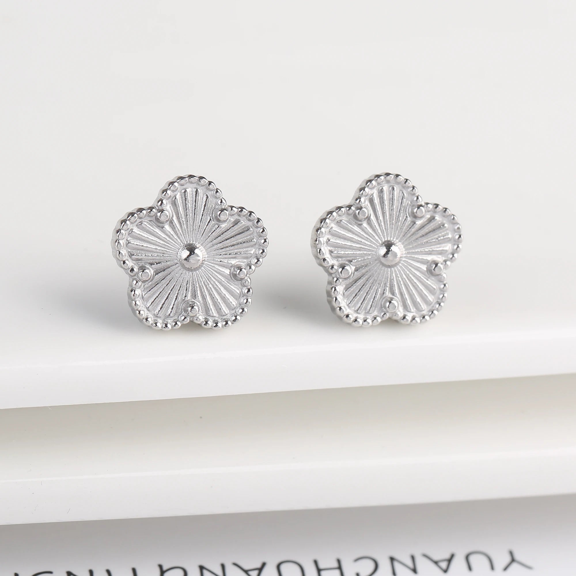 High Quality Stainless Steel Five-Leaf Flower Plant Earrings Classic Luxury For Woman Party Wedding Jewelry Hot Sale Clover Qme Earrings 2