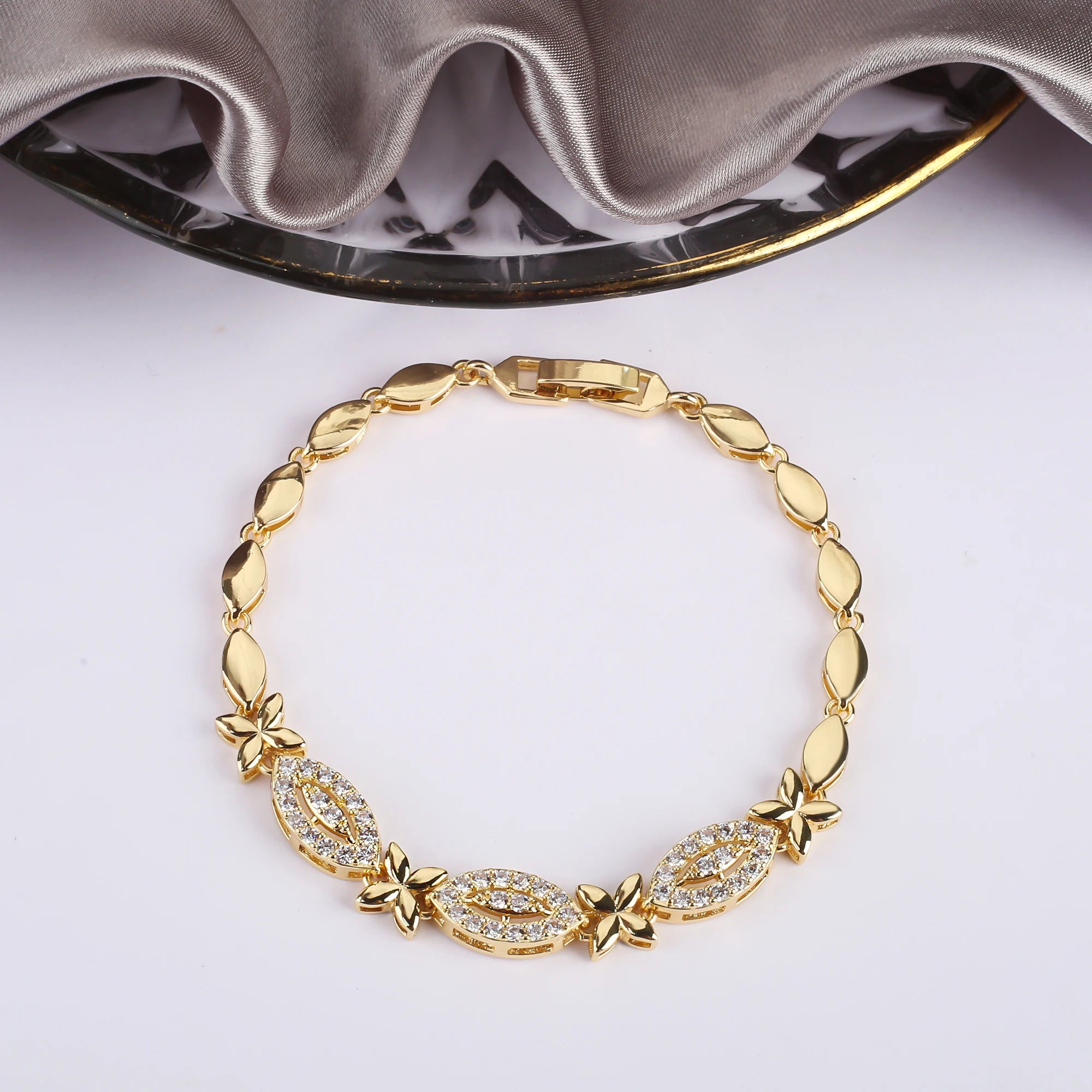 10 Style Classic Shiny CZ Heart Shaped Butterfly Star Geometric Bracelet Delicate For Women Party Wedding Jewelry Gift Wholesale Qme 8