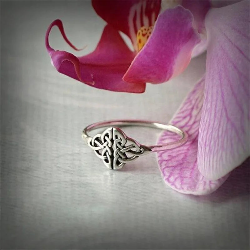 Vintage Knot 925 Sterling Silver Color Ring Creative Flower Finger Ring 6 7 8 9 10 High Quality Metal Fine Jewelry Women Gift Qme