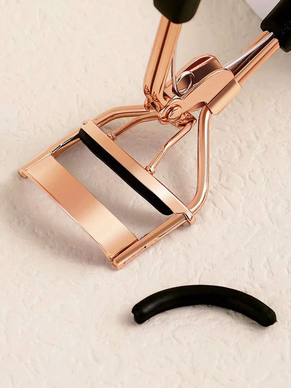 Eyelash Curler 15 Silicone Pads Portable Stainless Steel Gold Curling Qme