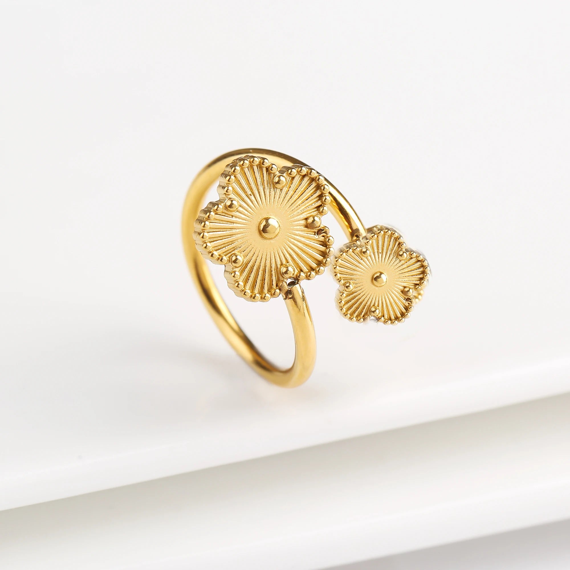 Classic Luxury Clover Metal Laser Stainless Steel Five Leaf Flower Open Ring Simple for Woman Girl New Fashion Party Jewelry Qme Gold