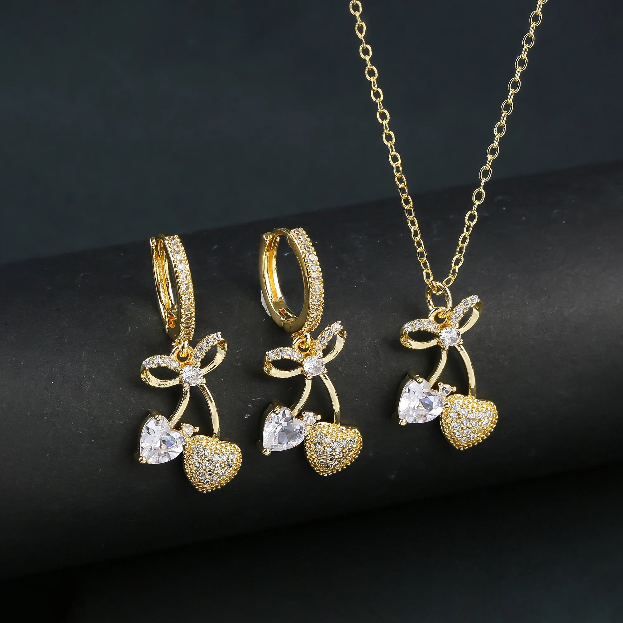 2pcs Hot Sale Fruit Cherry Strawberry Crystal Earrings Necklace Jewelry Set Lucky for Woman Shiny Zircon Party Gift Accessories Qme Jewelry Set 4
