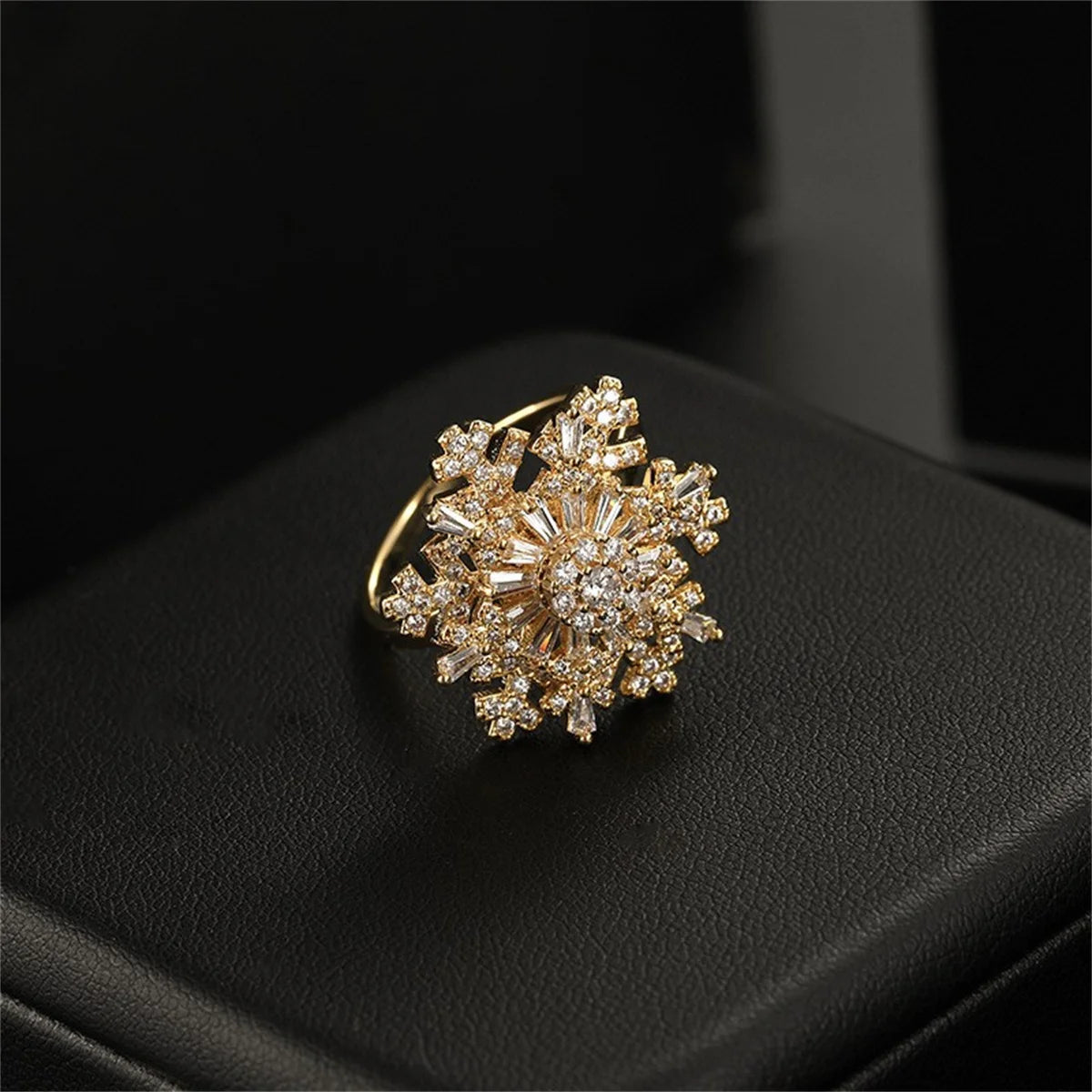 Fashion Luxury Crystal Snowflake Rings for Women Rotatable Anti Stress Anxiety Zircon Adjustable Ring Christmas Jewelry Gifts Qme jin resizable