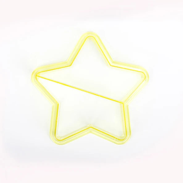 1/4PCS Sandwich Cutter Mold Dinosaur Shape Kids Sandwich Cutter Bread Biscuits Mold Baking Pastry Tools Cake KidsLunch Maker Qme Pentagram