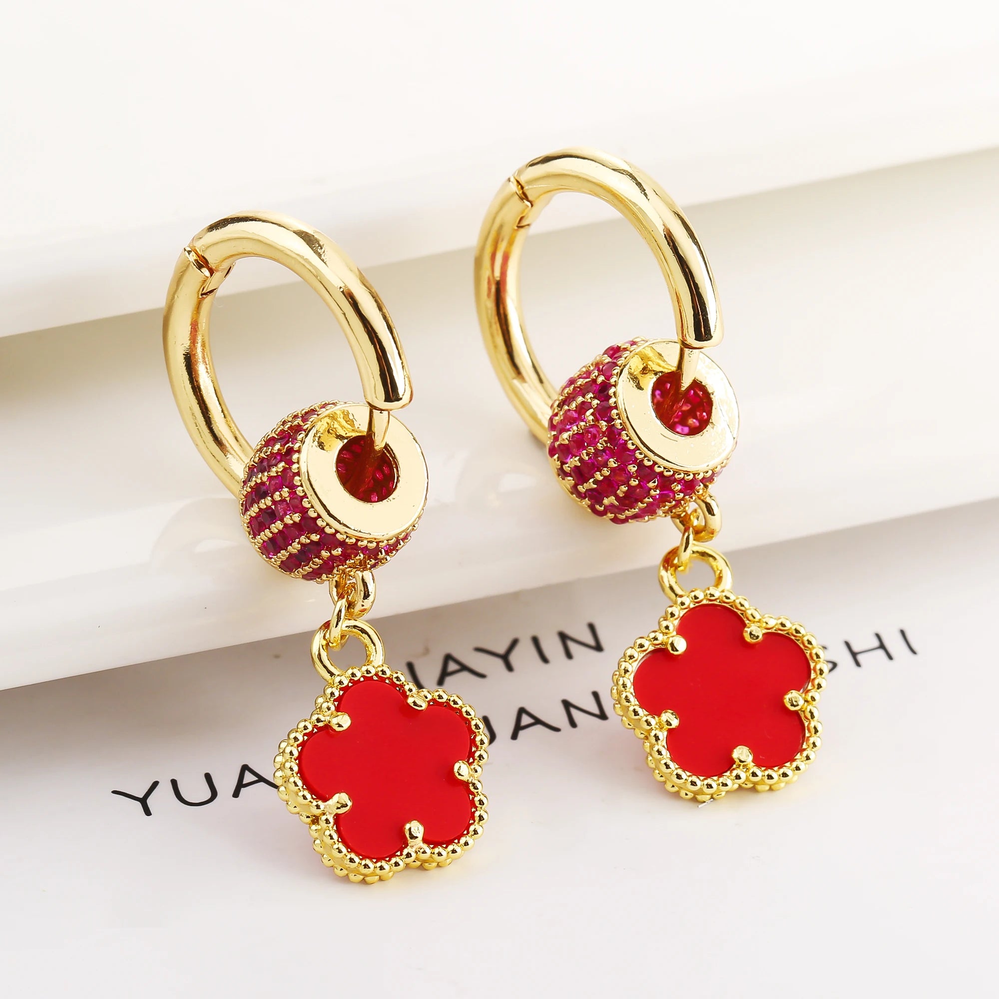 New Design Gold-Plated Five-Leaf Flower Stone Zircon Dangle Drop Earrings Creative For Woman Birthday Jewelry Accessories Clover Qme Red