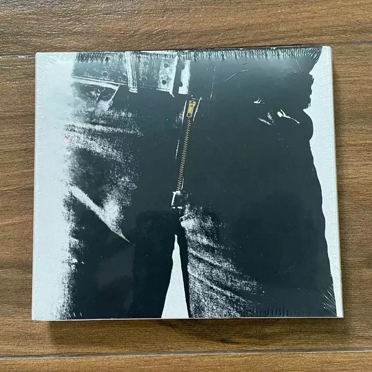 Classic Vintage Rock Music CD, Iconic Style Album with High-Fidelity Analog Recording, Collectible Audio Disc for Rock Fans Qme